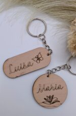 Personalisierte Holz-Schlüsselanhänger mit Gravur – Bild 3