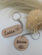 Personalisierte Holz-Schlüsselanhänger mit Gravur – Bild 2