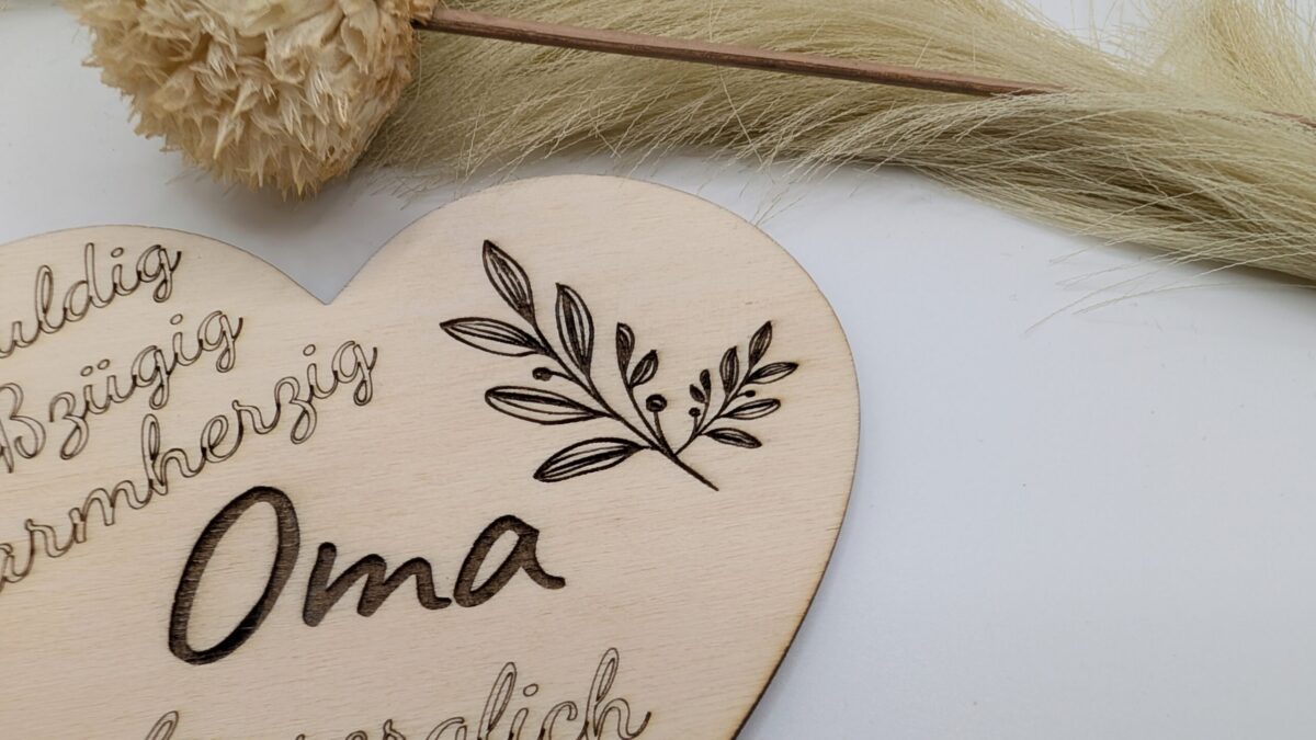 Holzkarte in Herzform - Oma – Bild 2