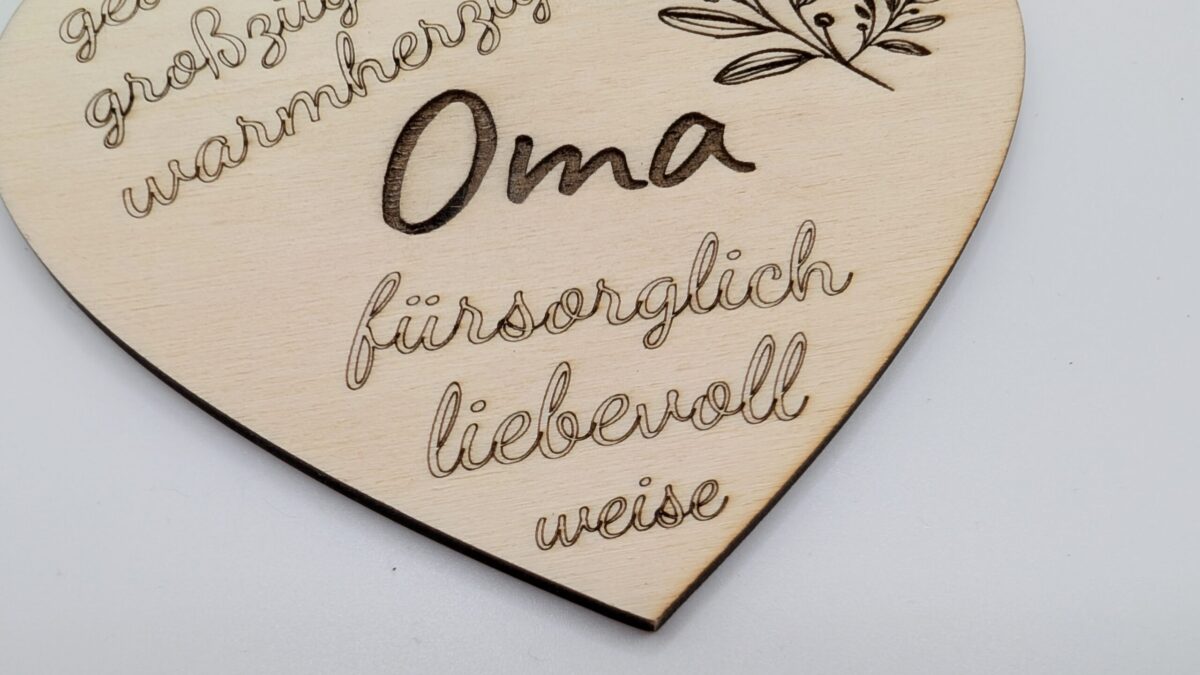 Holzkarte in Herzform - Oma – Bild 3