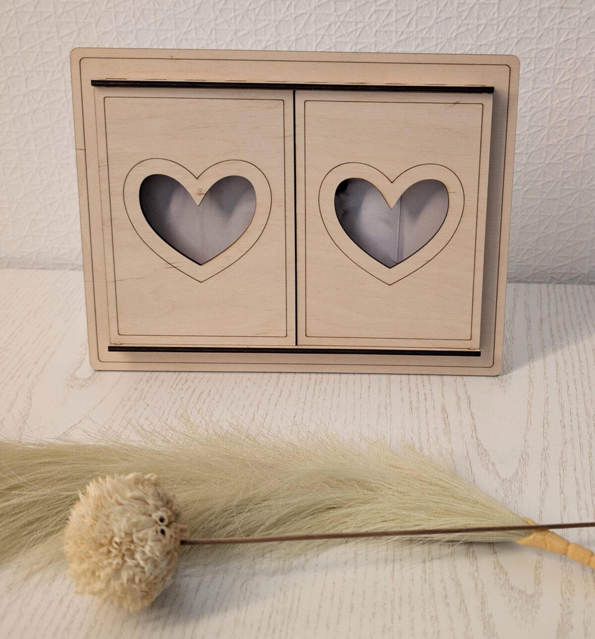 PXL_20250205_125914380~2 Holz-Bilderrahmen mit Herz-Türen – Bild 1