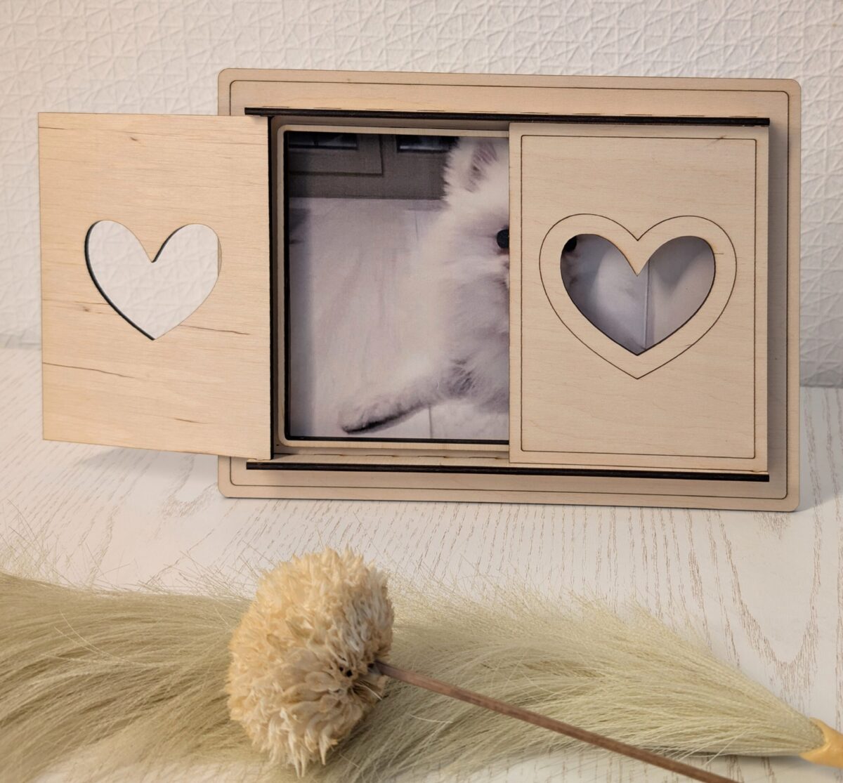 Holz-Bilderrahmen mit Herz-Türen – Bild 2