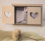 Holz-Bilderrahmen mit Herz-Türen – Bild 2