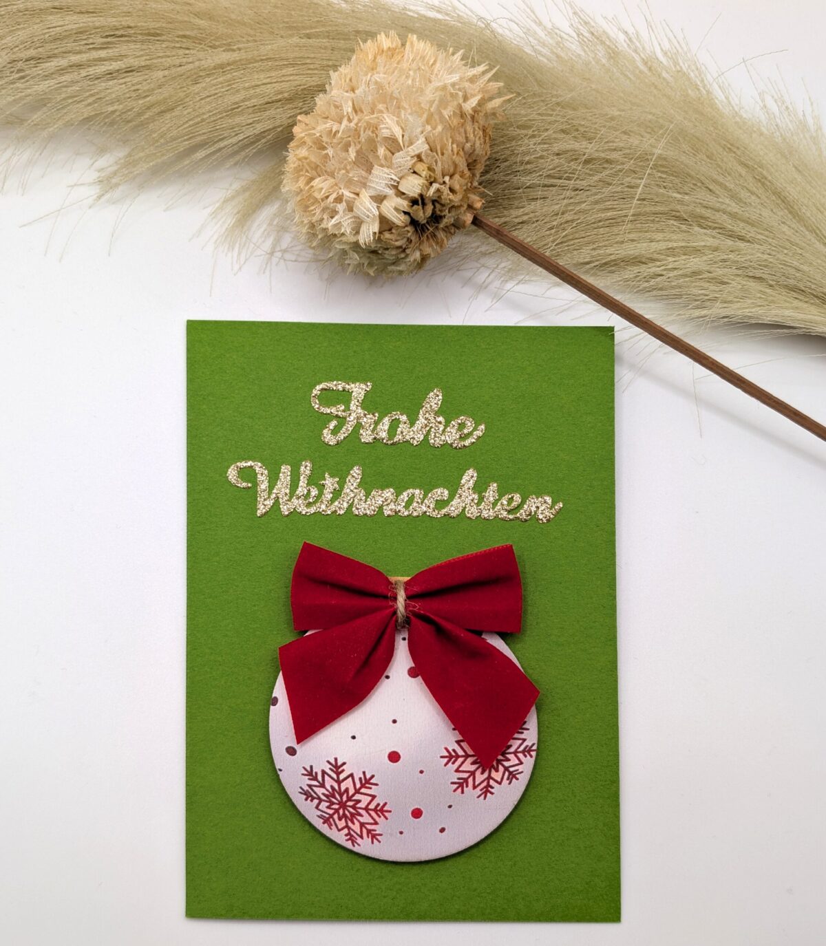 grüne Weihnachtskarte, Weihnachtskugel – Bild 2