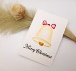 Handgemalte Weihnachtskarte Aquarell & Metallic – Postkarte - Weihnachtsglocke mit roter Schleife – Merry Christmas
