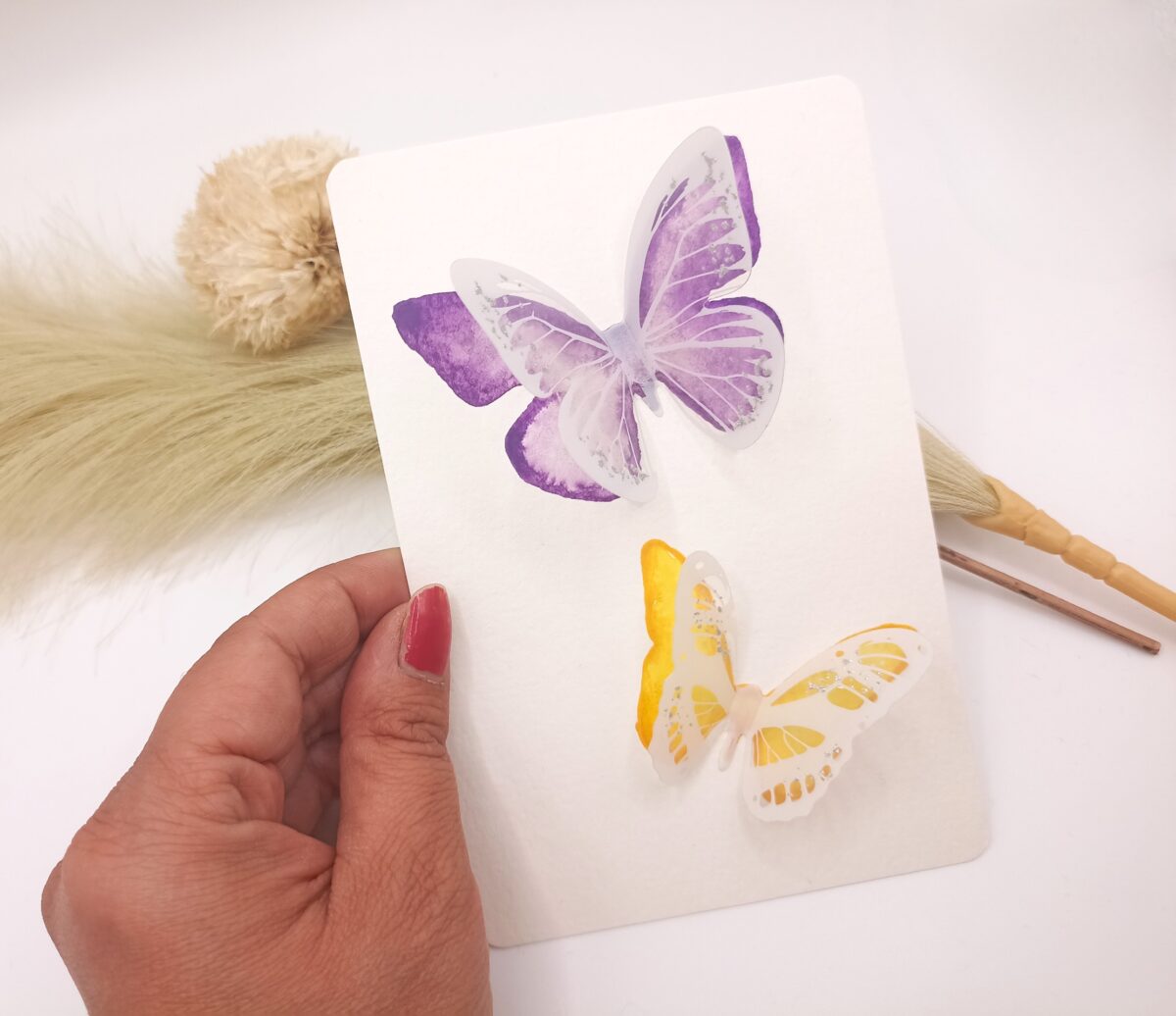 Handgemalte Aquarellkarte mit 3D-Schmetterlingen – Lila & Gelb – Postkarte - Kunstkarte Unikat – Bild 2