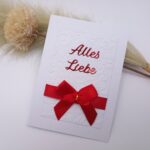 Handgemachte Karte „Alles Liebe“ – Weiß Rot – mit Schleife und Prägung – elegante Grußkarte für Geburtstag, Hochzeit oder besondere Anlässe
