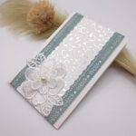Handgemachte Karte mit Spitze und Perle – Silber Grün Weiß – elegante Grußkarte für Hochzeit, Geburtstag oder Glückwünsche – Bild 3