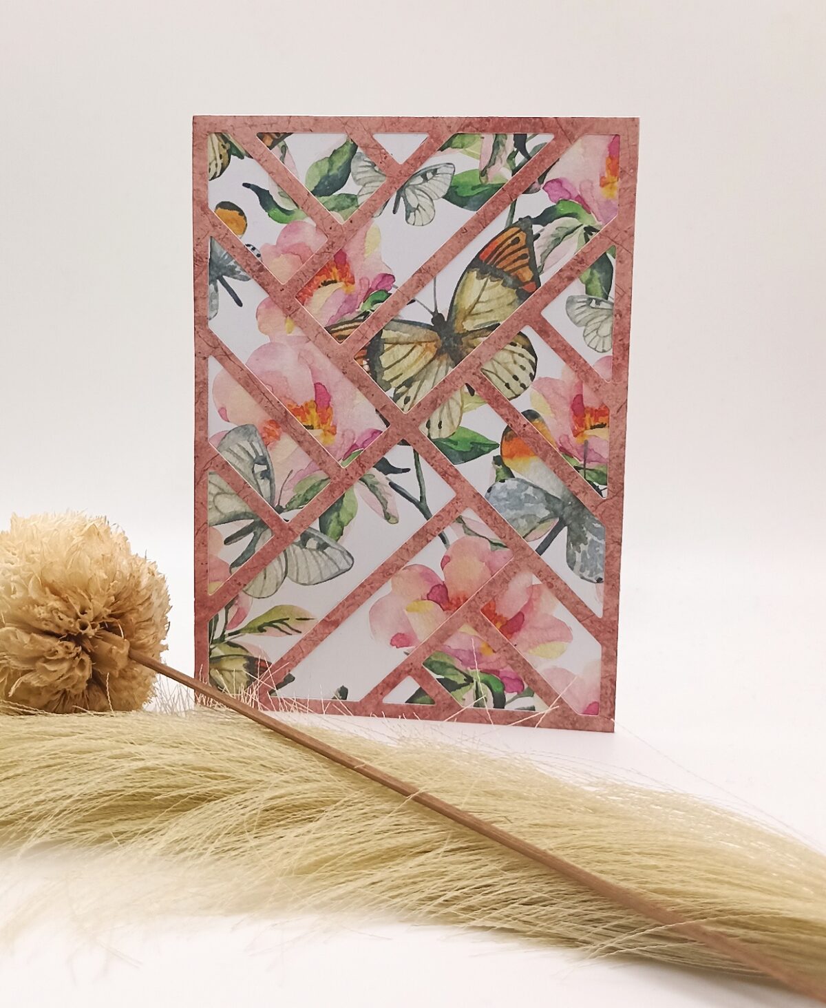 Grußkarte Schmetterlinge und Blumen – handgemacht – Aquarelloptik – rosa geometrisches Design – Karte für Geburtstag oder Danke – Bild 2