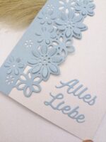 Handgemachte Karte „Alles Liebe“ – Blumenmotiv – hellblau – Grußkarte für Geburtstag, Hochzeit, Dankeschön oder Glückwünsche, Klappkarte – Bild 4