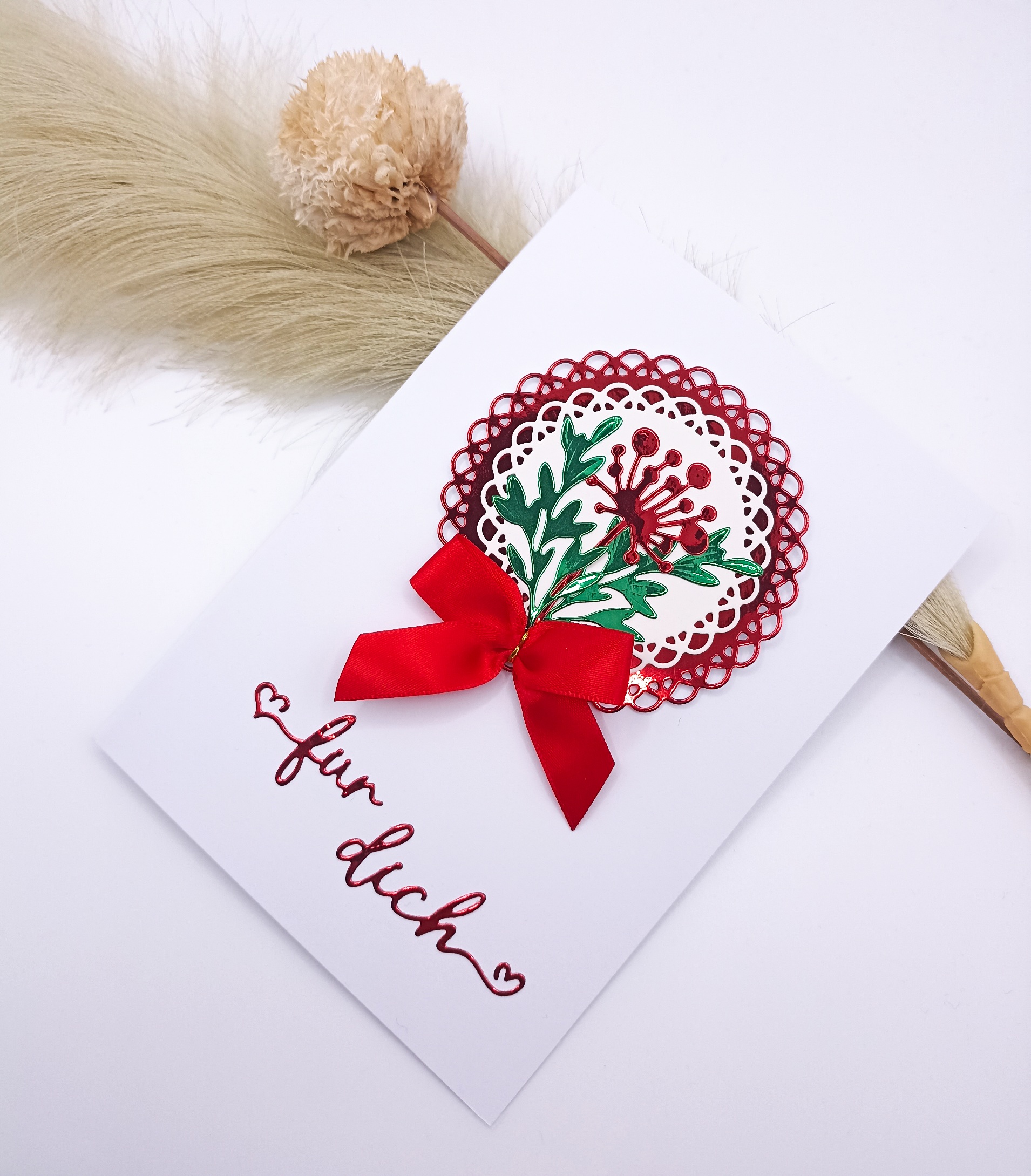 2025-10-27-12-03-08-702 Handgemachte Karte „für dich“ – Rot Weiß – Karte mit Schleife – florales Design – Geschenkkarte, Dankeskarte oder Grußkarte – Bild 1